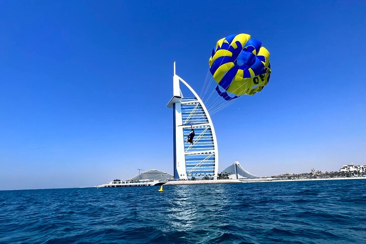 Parasailing in Dubai